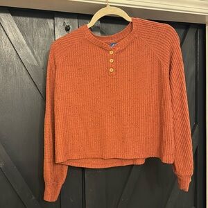 Rust Old Navy cropped henley. XL